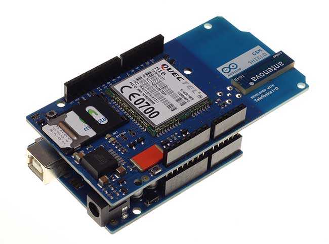 GSM-шилд установлен на Arduino UNO
