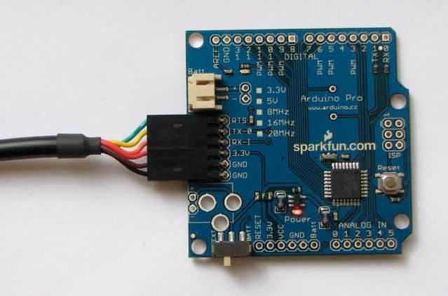 Arduino Pro подключён к FTDI кабелю