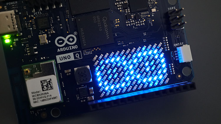 Arduino UNO Q Qualcomm — светодиодная матрица, пример кода с логотипом