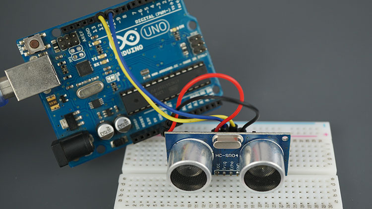Демонстрация работы Arduino UNO с ультразвуковым датчиком HC-SR04