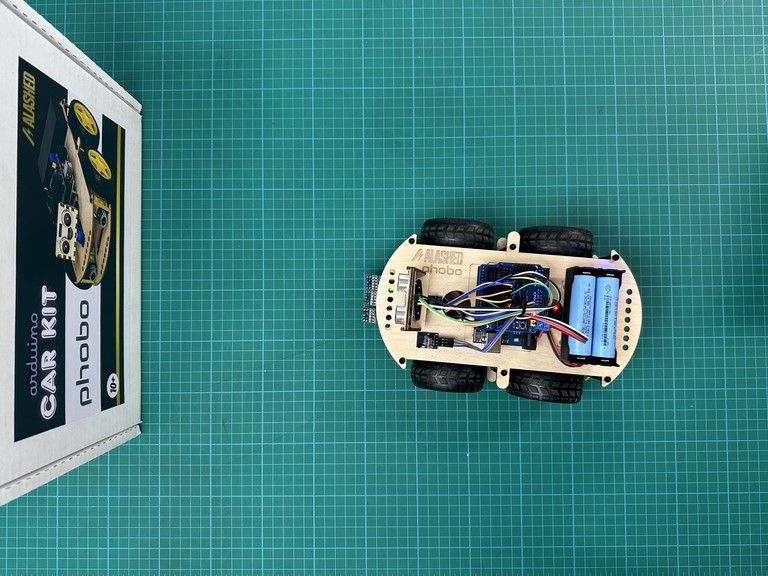 Робот Фобо объезжает препятствия