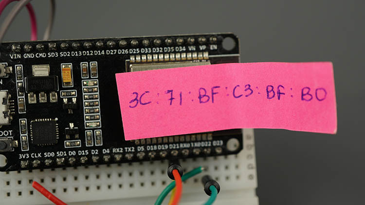 Метка с MAC-адресом платы ESP32