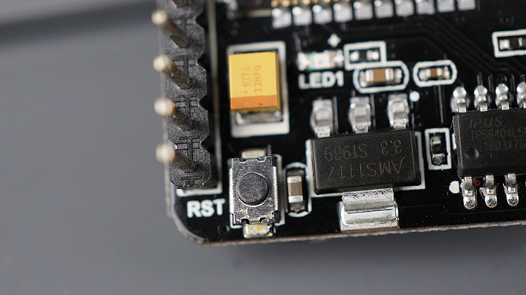 ESP32-CAM — нажмите кнопку RESET RST на плате для перезагрузки