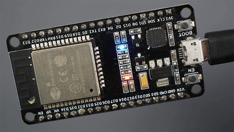 Плата ESP32 Встроенный светодиод включён HIGH