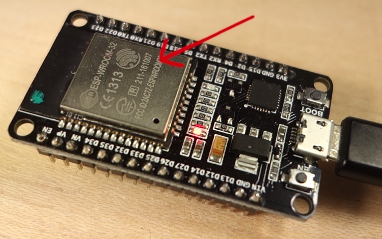 Расположение встроенного датчика Холла на ESP32
