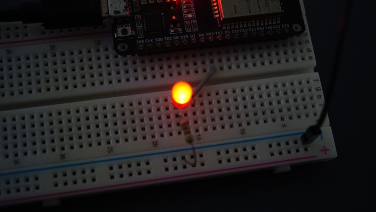 ESP32 ШИМ — светодиод с яркостью 75%