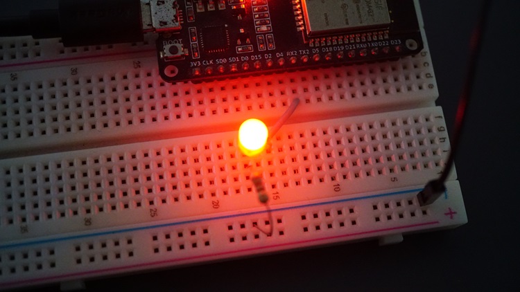 ESP32 ШИМ — светодиод с максимальной яркостью (100%)