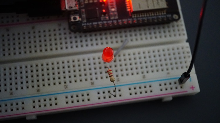 ESP32 ШИМ — светодиод выключен (коэффициент заполнения 0)