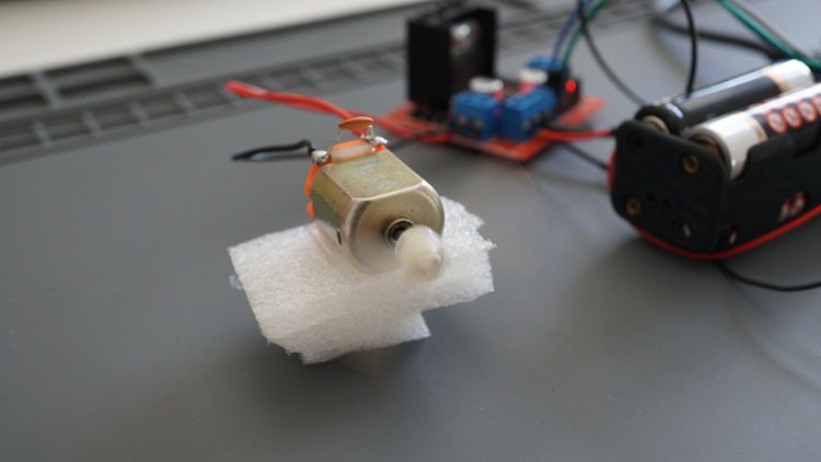 Демонстрация управления двигателем постоянного тока с ESP8266
