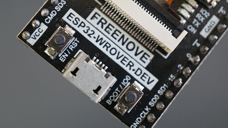 Кнопки BOOT и RST на Freenove ESP32-Wrover Cam