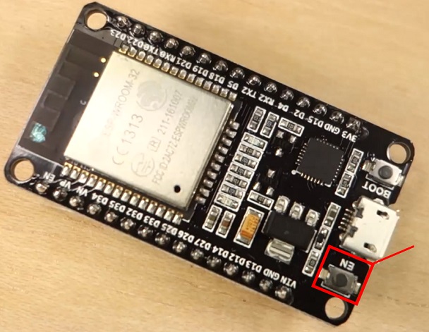 Кнопка EN (Enable) на ESP32