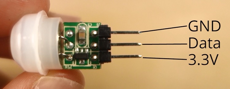 Распиновка PIR-датчика движения AM312: GND, Data, 3.3V