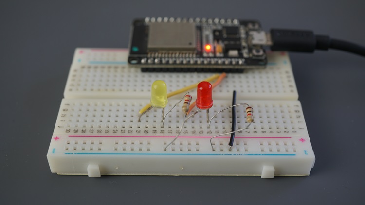 ESP32 ESP8266 мигание светодиодов с разной частотой