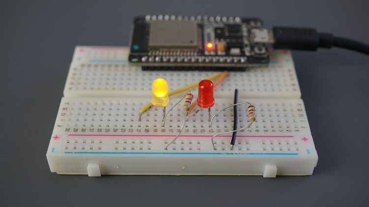 ESP32 ESP8266 мигание светодиодов с разной частотой