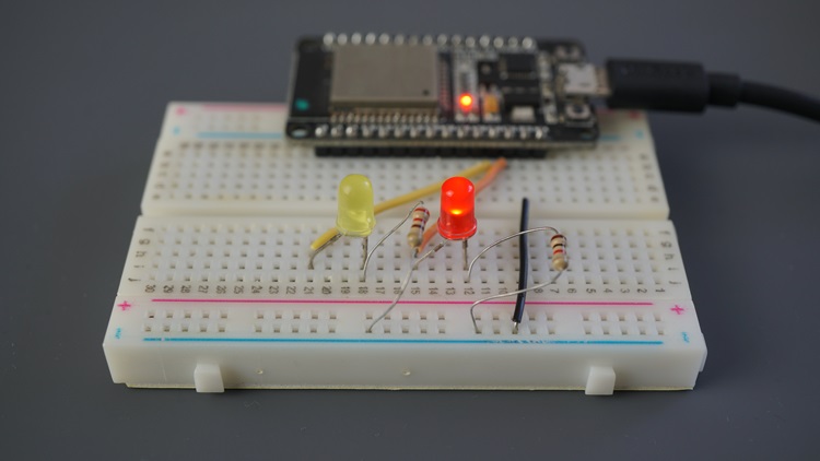 ESP32 ESP8266 мигание светодиодов с разной частотой