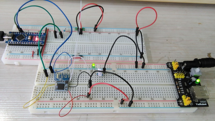 HM-11 на макетной плате (вид 1)
