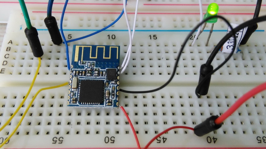 HM-11 на макетной плате (вид 2)
