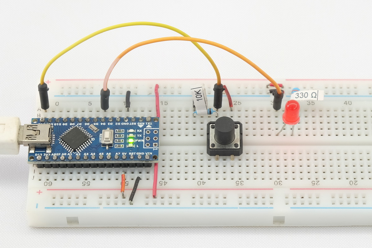 Макетная плата с кнопкой и светодиодом