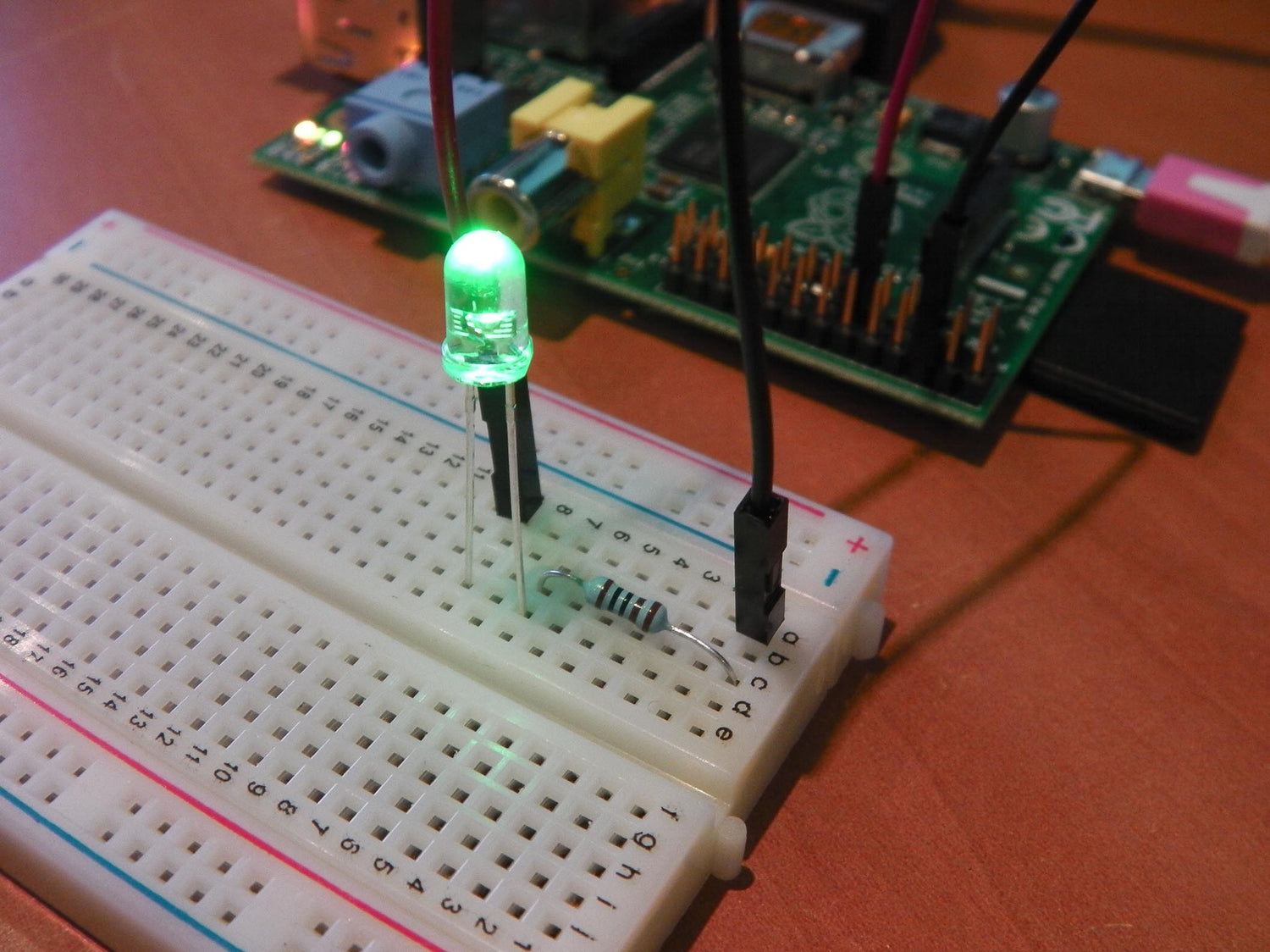 Мигающий светодиод с использованием GPIO на Raspberry Pi