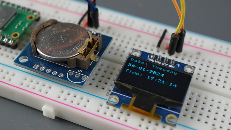 Часы Raspberry Pi Pico с OLED-дисплеем и модулем RTC