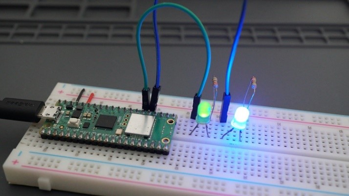 RPi Pico светодиоды мигают с разной частотой