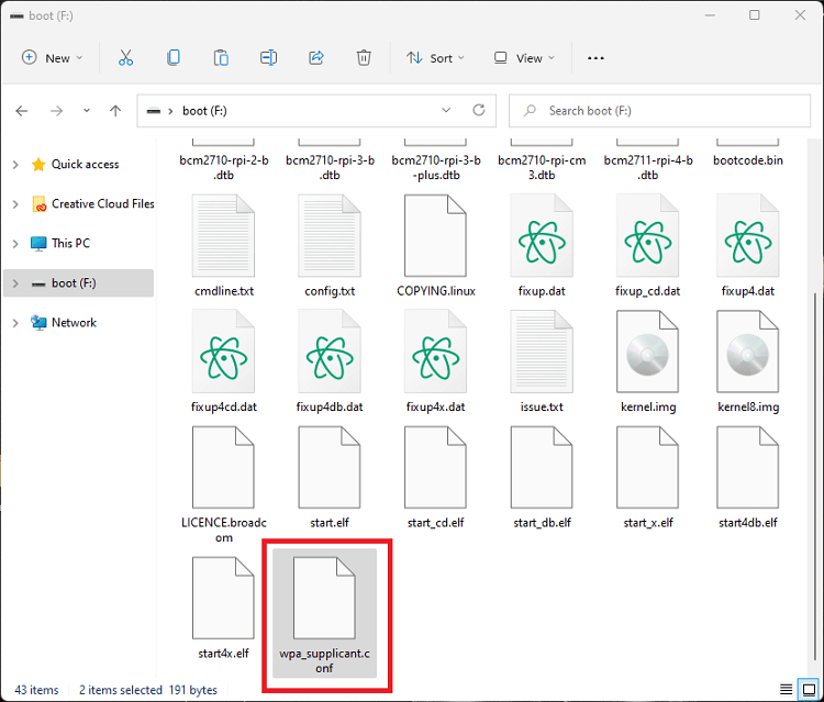 Файл wpa_supplicant.conf скопирован на карту microSD