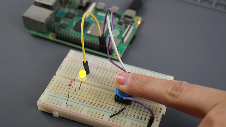 Raspberry Pi управление светодиодом с помощью тактовой кнопки — кнопка нажата
