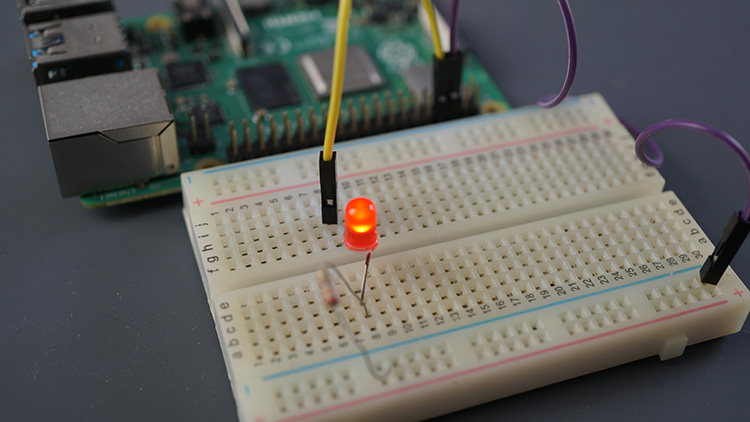 Raspberry Pi — светодиод с половинной яркостью