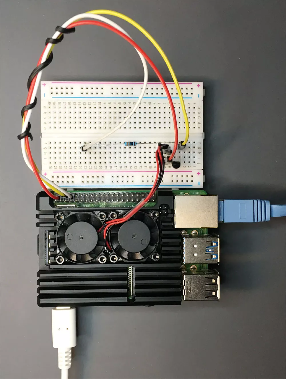 Собранная схема управления вентилятором Raspberry Pi